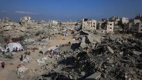 Israeli Armored Vehicles Push into Key Gazan Residential Area